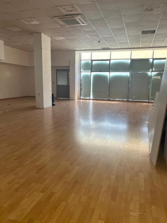 Zyre me Qera tek 5 Maji (ID BZ2672) Tirane