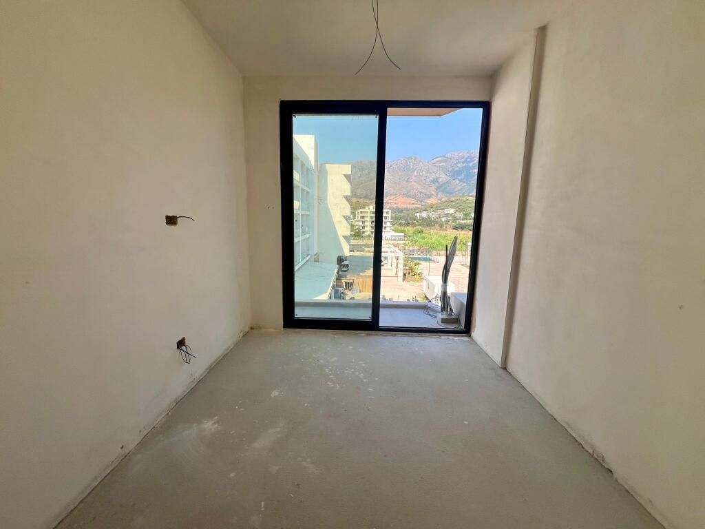 Apartament Per Shitje Tek Regina Palm Radhime