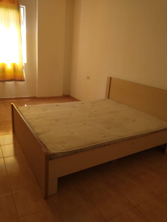 Fresku, appartamento 1+1 in affitto (25.000 Leke)