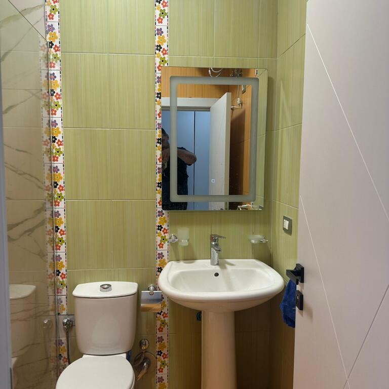 🏢A pochi minuti da Venue Clab, Via Selman Riza, affittasi appartamento 3+1+2+veranda 70.000 Leke