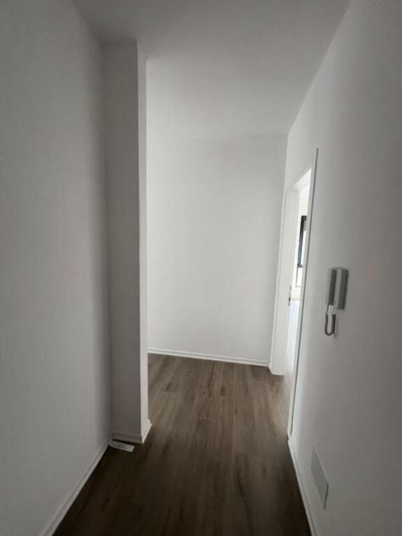 Ufficio in affitto 2+1 a Porcelan (ID BZ2530) Tirane.​