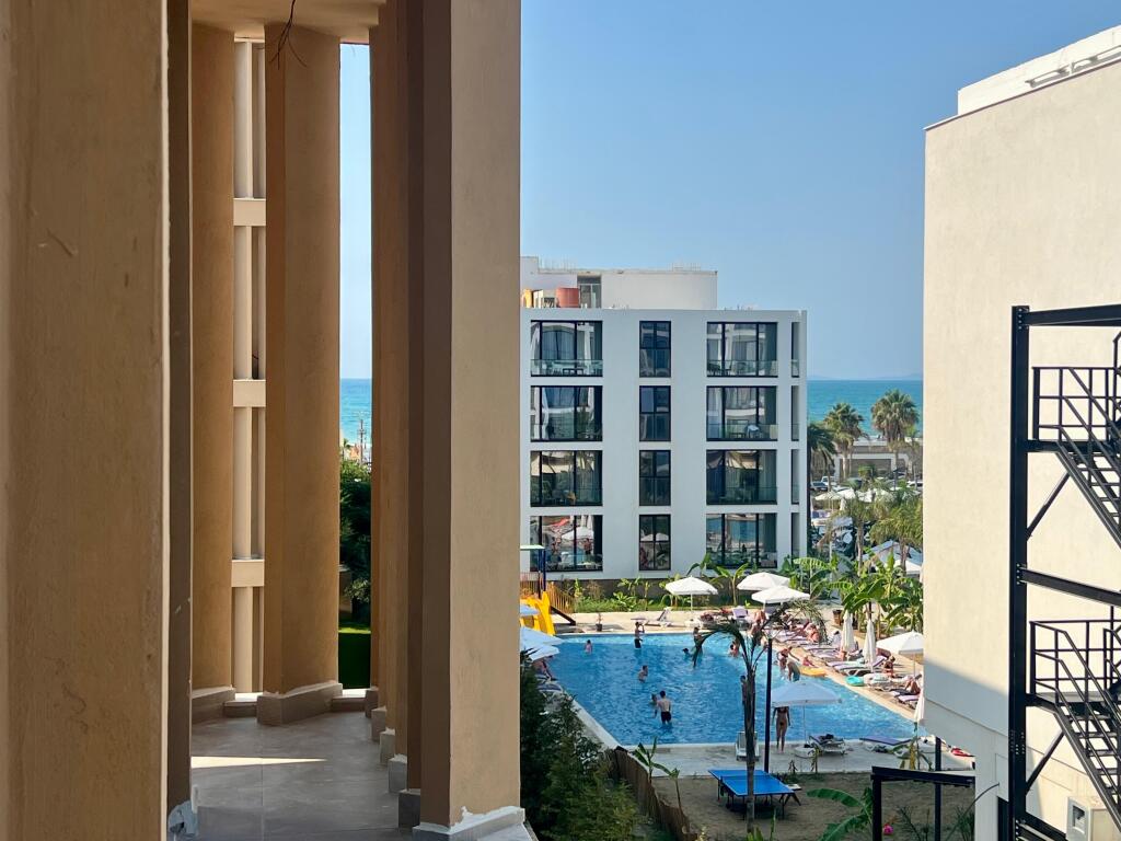 Apartament Per Shitje Tek Regina Palm Radhime
