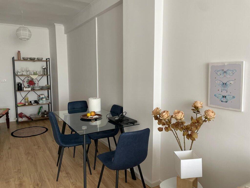 Jepet me qira apartament 1+1 në Astir, pranë Bar-Kafe Artisti