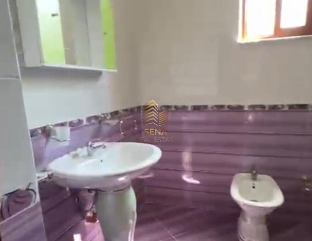 Qira, Hyrje private, 2+1 Shkozë, 300 Euro/muaj