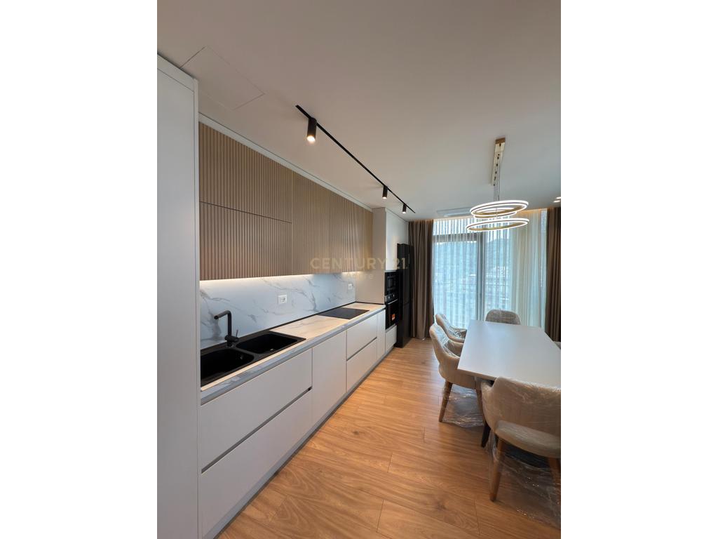 🌿 Me Qira Apartament Luksoz 2+1 | Rezidenca “Lake View” | Pamje nga Kopshti Botanik