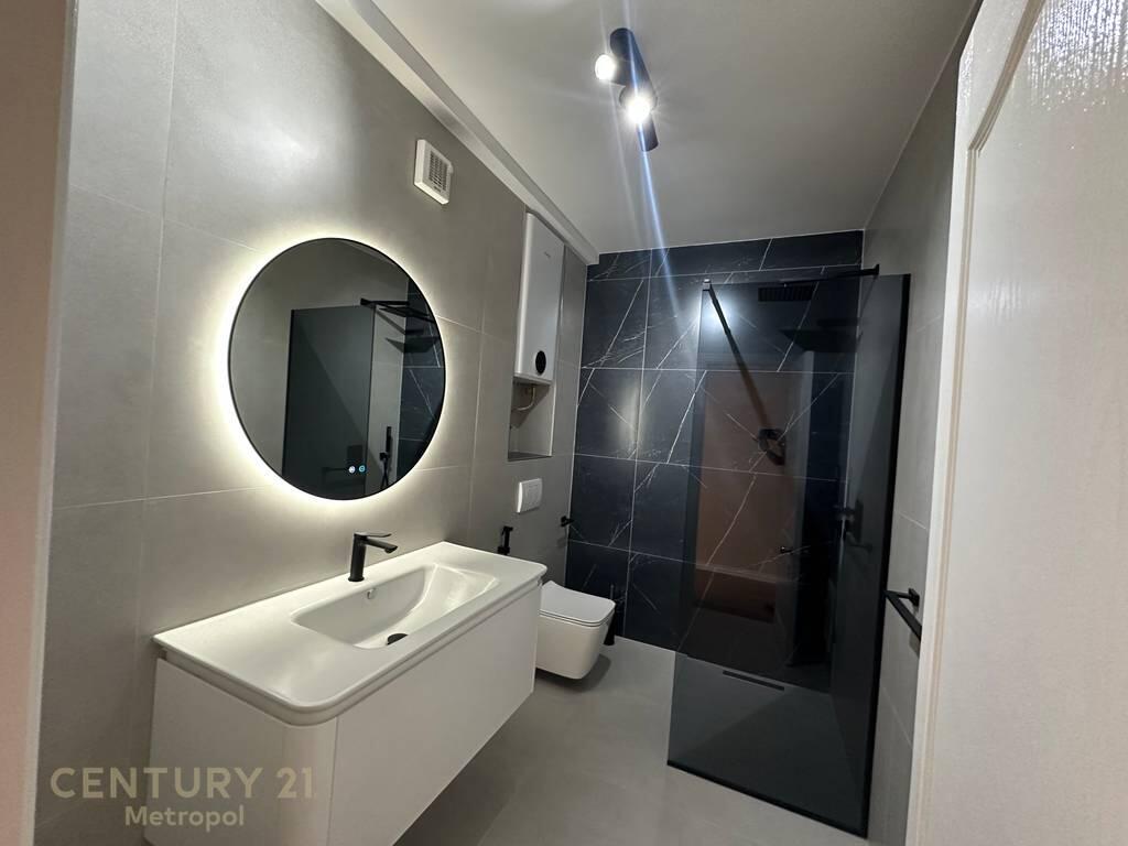 🏢 Jepet me Qira Ambient Dupleks për Zyrë | 130 m² | Qendër – Tiranë