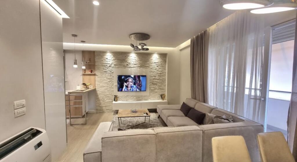 Affittasi appartamento 2+1+2+posto auto