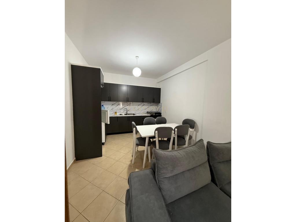 🏡 Shitet Apartament 1+1 | Hyrje e Astirit, Buzë Rrugës Kryesore