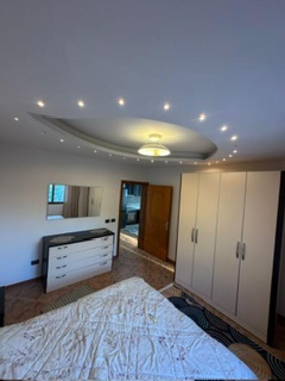 Affittasi 2+1 appena arredato a Kombinat 400€