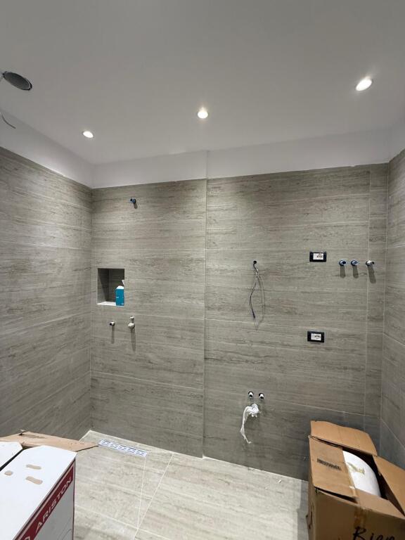 Jepet me Qera Apartament 1+1 prane Universitetit Marin Barleti ne Selite