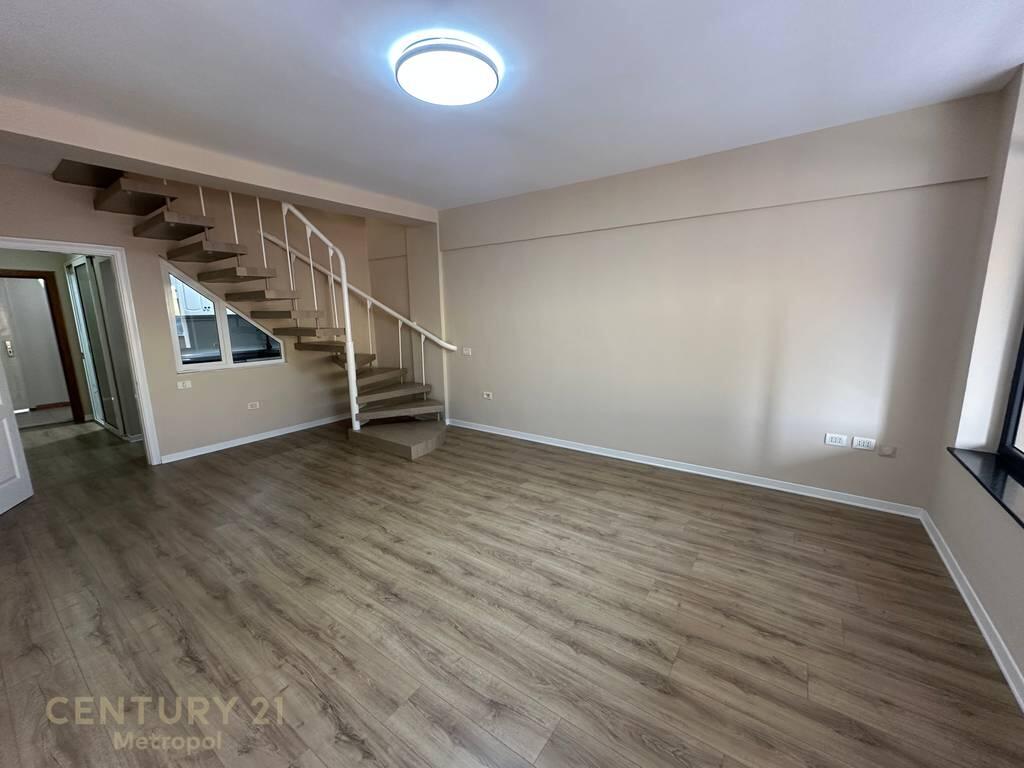 🏢 Jepet me Qira Ambient Dupleks për Zyrë | 130 m² | Qendër – Tiranë