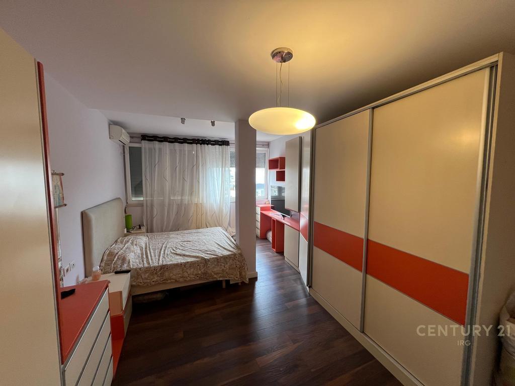 🏡 Shitet Apartament 2+1+2 me Tarracë të Madhe | Pranë Selvies, Tiranë