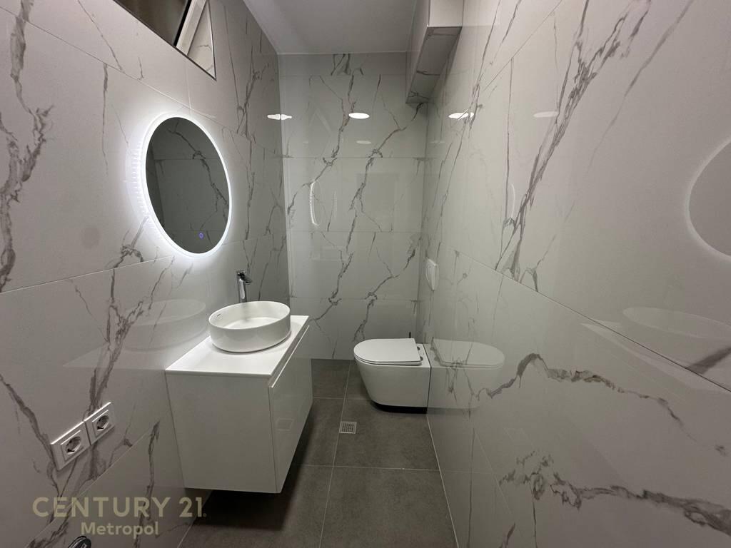 🏢 Jepet me Qira Ambient Dupleks për Zyrë | 130 m² | Qendër – Tiranë