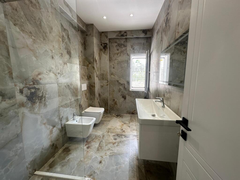 Apartment 2+1 is given at Liqeni i Farkes!
