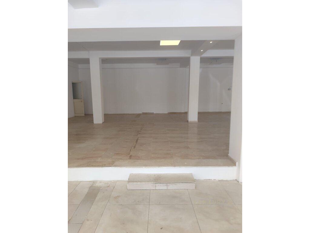 Jepet me qira ambient komercial në Rrugën 5 Maji!!