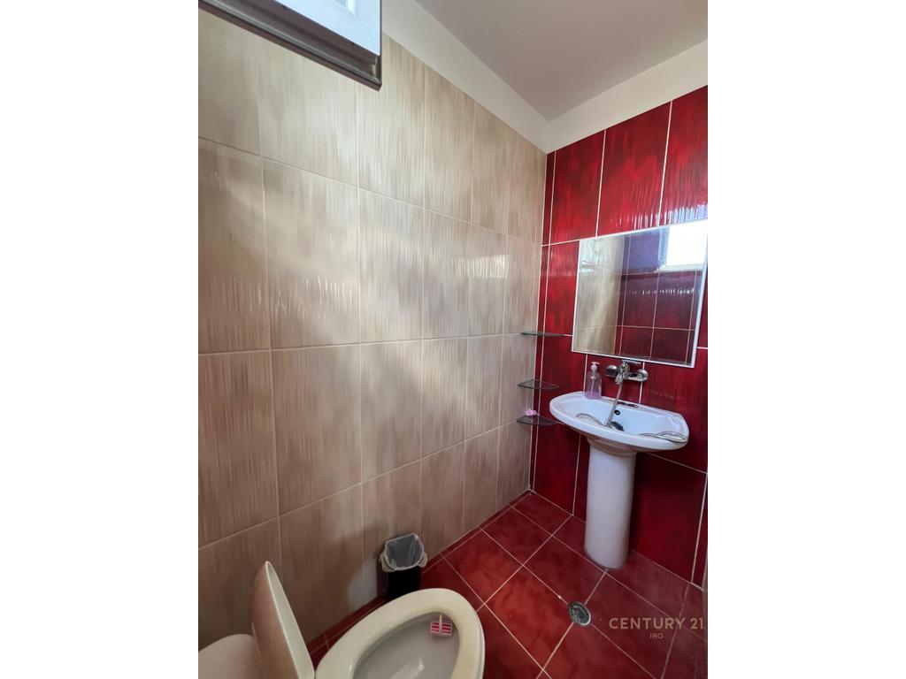 🏡 Shitet Apartament 2+1+2 me Tarracë të Madhe | Pranë Selvies, Tiranë