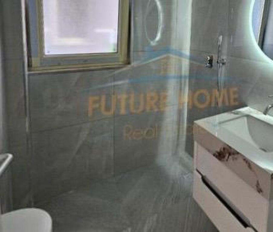 Shitet Apartament 2+1+2 me Verandë &amp; Parkim – Kompleksi Tom Doshi, Shkozë