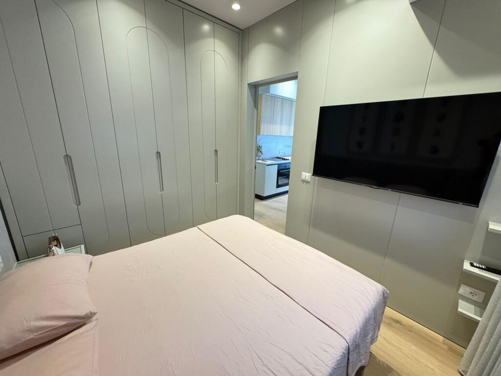 🚪Appartamento 1+1 in affitto  📍Indirizzo: Kodra Diellit 1 💶Prezzo 900€ con parcheggio