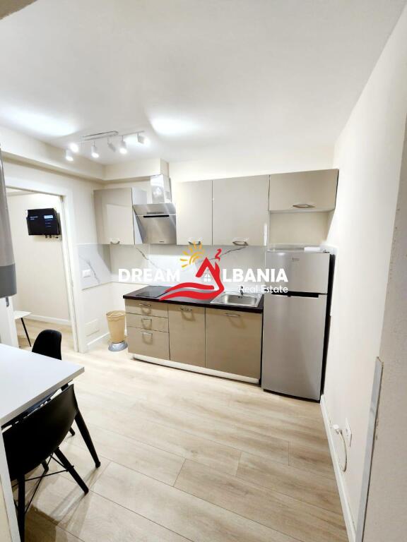 Appartamento 2+1 in affitto a Xhamllik vicino a Piazza Sheshit Shtraus a Tirana(ID 4229456)