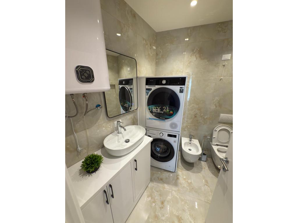 🌿 Me Qira Apartament Luksoz 2+1 | Rezidenca “Lake View” | Pamje nga Kopshti Botanik