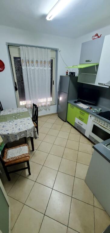 Appartamento 1+1 con cucina separata in affitto in Via Bardhyl
