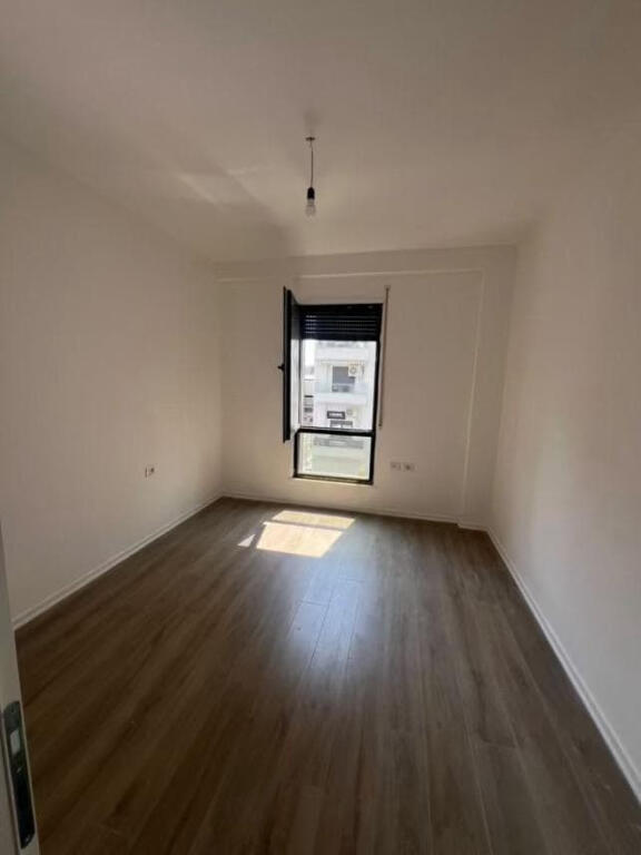 Ufficio in affitto 2+1 a Porcelan (ID BZ2530) Tirane.​