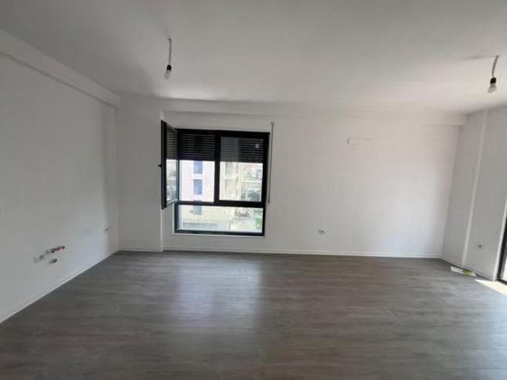 Ufficio in affitto 2+1 a Porcelan (ID BZ2530) Tirane.​