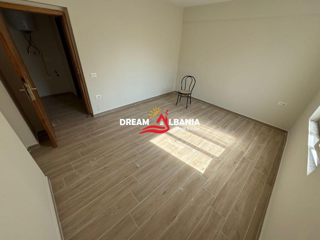 Locale Ufficio ( Ap 3+1 ) in affitto in Via Durazzo (ID 42711344)
