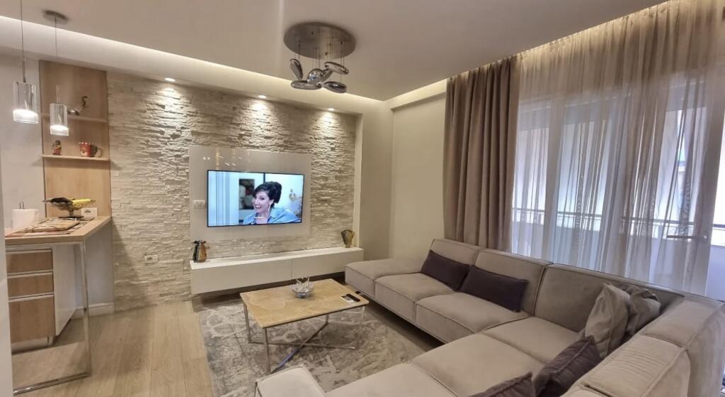 Affittasi appartamento 2+1+2+posto auto