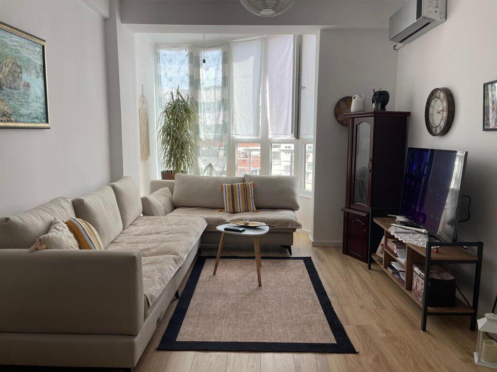 Jepet me qira apartament 1+1 në Astir, pranë Bar-Kafe Artisti