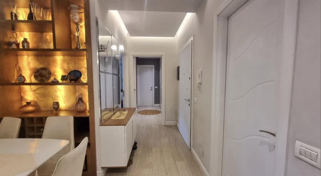 Affittasi appartamento 2+1+2+posto auto