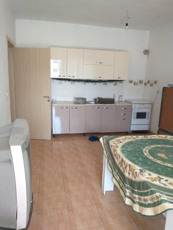 Fresku, appartamento 1+1 in affitto (25.000 Leke)
