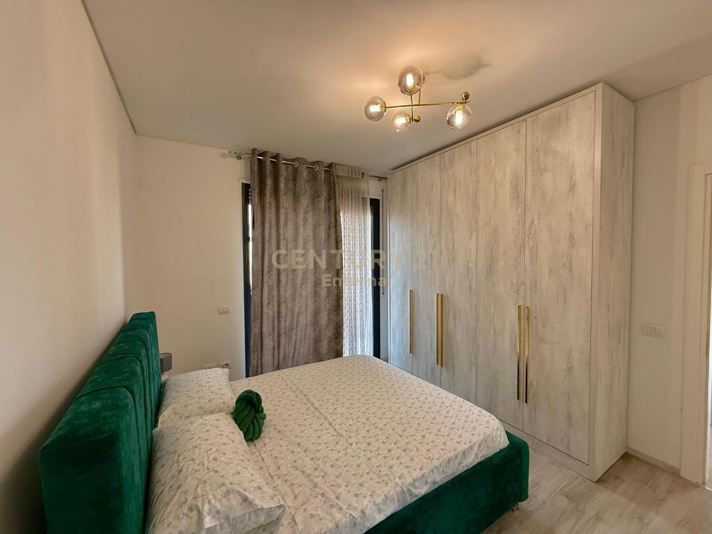 🏙️ Me Qira Apartament Luksoz 2+1 | Përballë Spitalit Amerikan 3 | Verandë me Pamje të Hapur