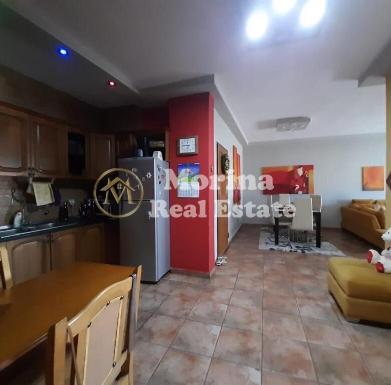 Apartament 3+1+2 ,Rr:"Dibres",  perball Ministrise Mbrojtjes, 170.000 Euro