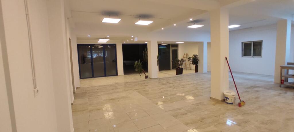 BUSINESS PREMISES FOR RENT 173 M2 5 MAY 1,500 EURO