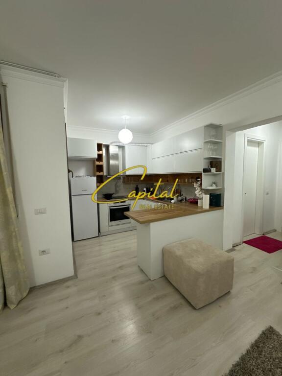 APARTAMENT ME QERA 1+1 KOPSHTI BOTANIK 50.000 LEKE