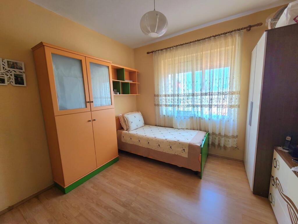 VENDESI APPARTAMENTO 2+1 VIA DURRESIT 124.000 EURO
