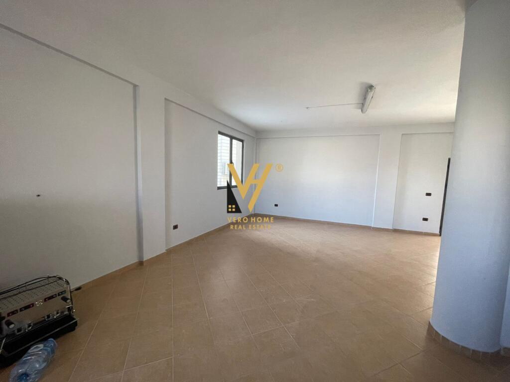 BUSINESS PREMISES 209 M2 FOR RENT IN ASTIR 1,500 EURO