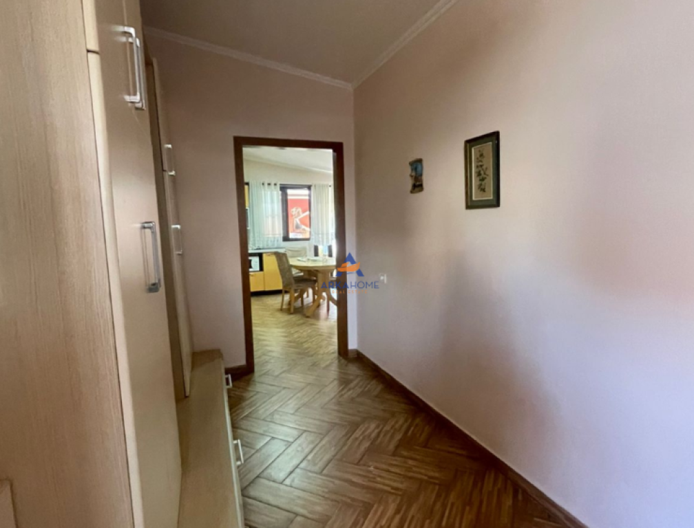 JEPET APARTAMENT ME QERA 2+1+BALLKON "TREGU ELEKTRIK" 50.000 LEKE.