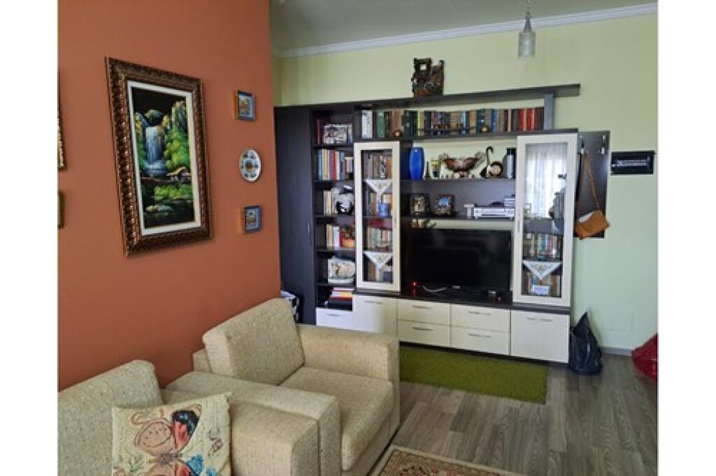 Shitet Apartament ne Fresk