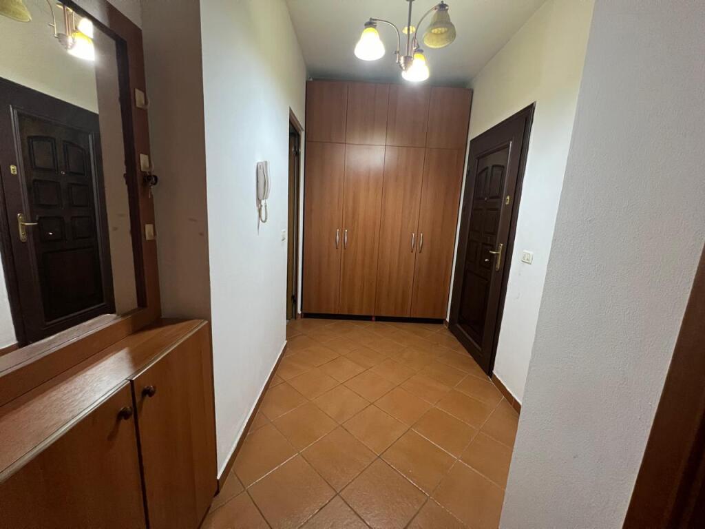 Shitet Apartament 1+1 ne Fresk i mobiluar.