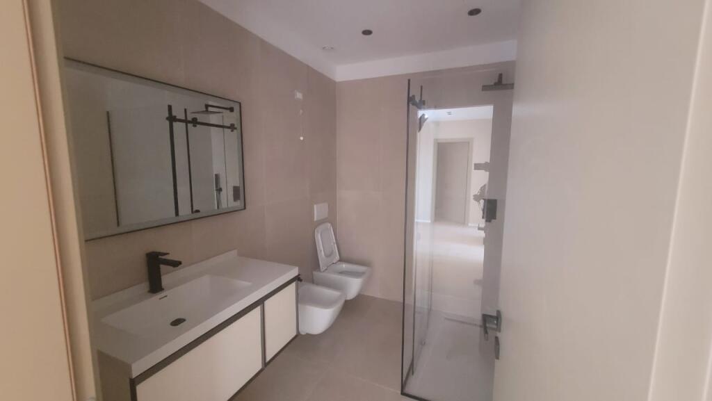 Jepen me Qira  Apartamente për Zyra