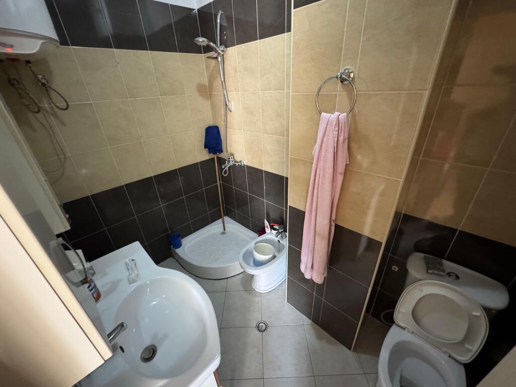 Shitet Apartament 1+1+verande Jordan Misja