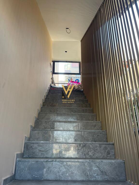 BUSINESS PREMISES 209 M2 FOR RENT IN ASTIR 1,500 EURO