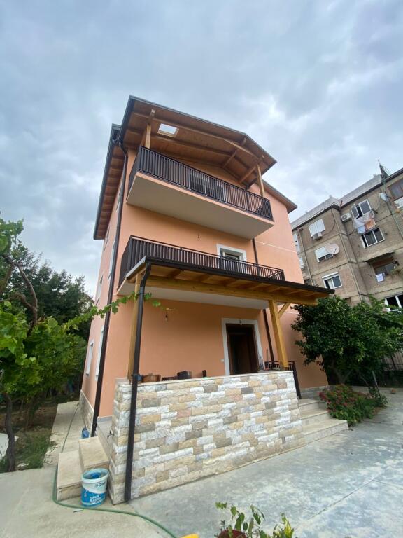 Villa for Rent in Kombinat - Office Use – 200m² Yard