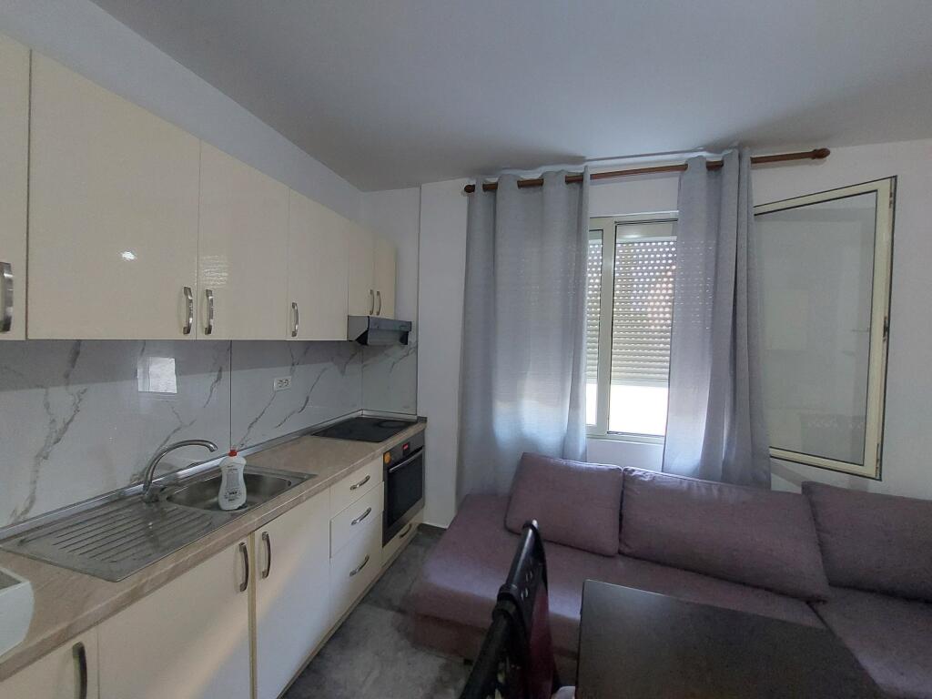Affitto, Ingresso Privato 2+1, Facoltà di Medicina-Ospedale Americano II, 450 euro/mese
