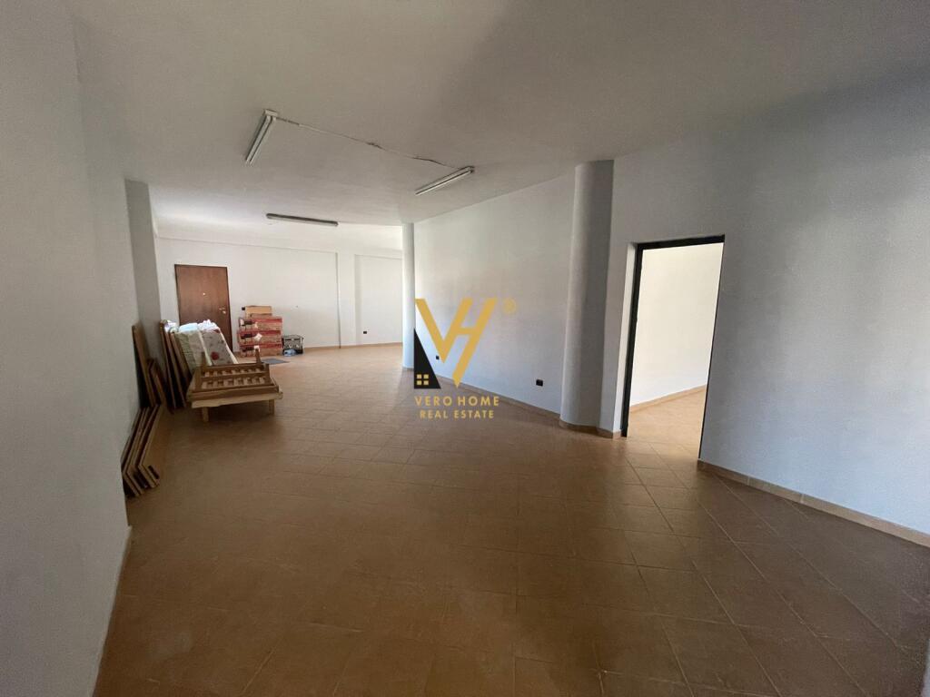 BUSINESS PREMISES 209 M2 FOR RENT IN ASTIR 1,500 EURO