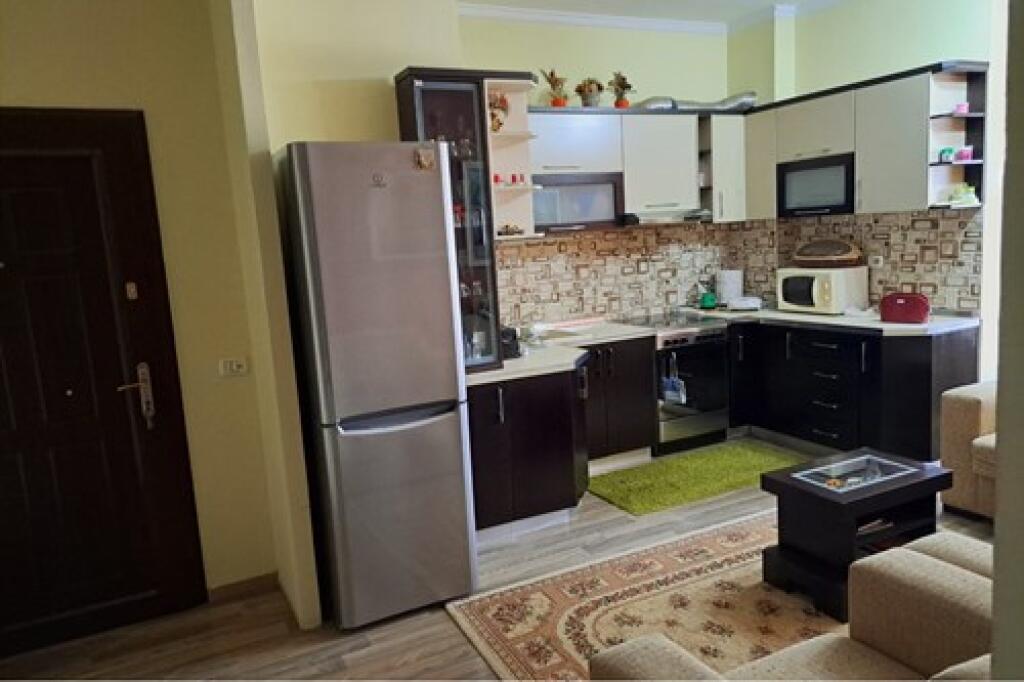 Shitet Apartament ne Fresk