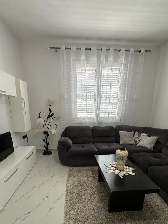 Super 2-Storey Villa for rent 650EURO🔥 ,Jordan Misja
