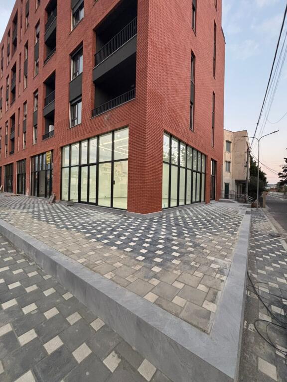 📣 Negozio in vendita 📍 Paskuqan, vicino all'Ospedale e alla Scuola Paskuqan  💶 Prezzo totale: 214.600 €